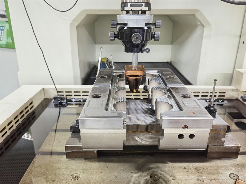 模具設(shè)備火花機(jī)