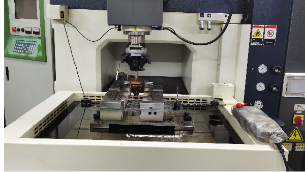 世邦告訴你注塑模具加工的分類都有哪些？