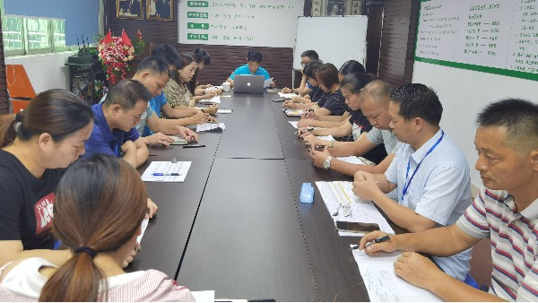 世邦注塑模具加工工廠經(jīng)營狀況會(huì)議